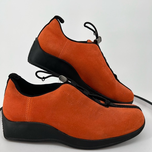 WESLEY & CO SUEDE CASUAL  SHOES IN‎ ORANGE AND BLACK EXCELLENT ARCH SUPPORT - Picture 1 of 8